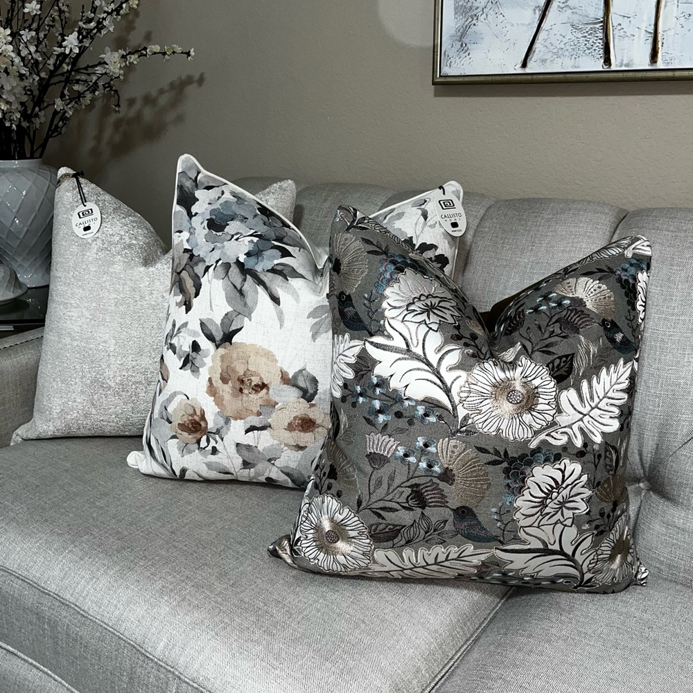 1-NWT CALLISTO HOME FLORAL
DESIGN DECORATIVE PILLOW - Picture 13 of 16